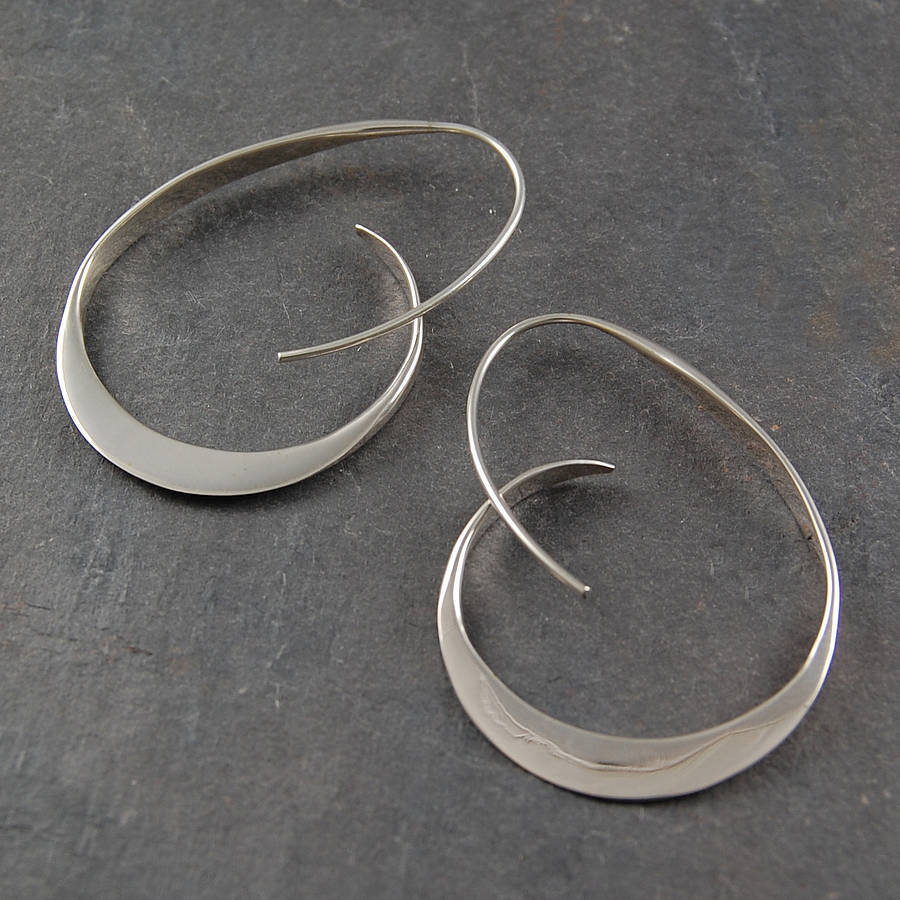 Becca – Pendientes con Forma Espiral Elegante
