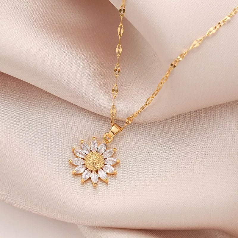 Jennie – Collar de Girasol de Cristal y Acabado Dorado