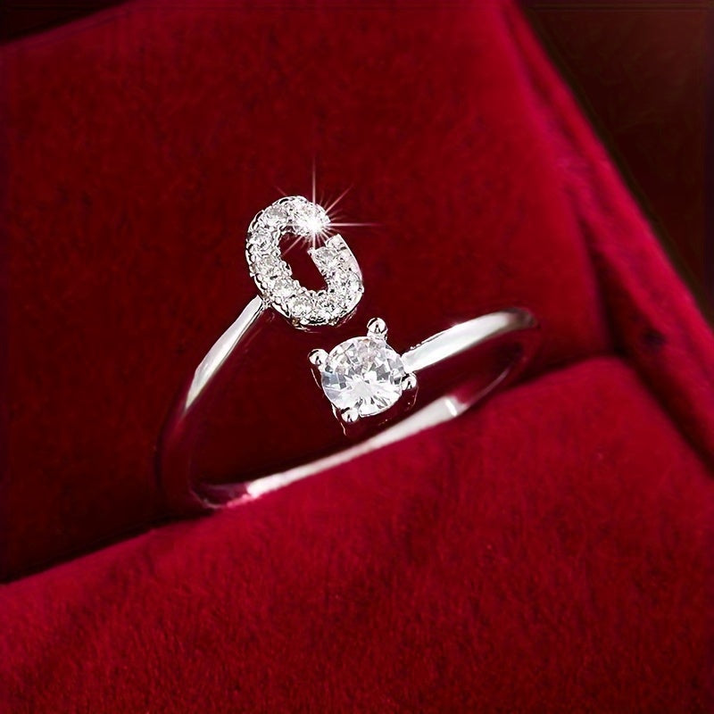 Nova – Anillo abierto moderno con inicial y circonitas