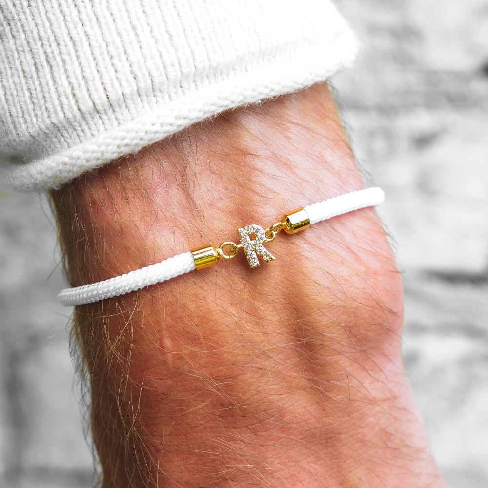 Calla – Pulsera ajustable con inicial grabada