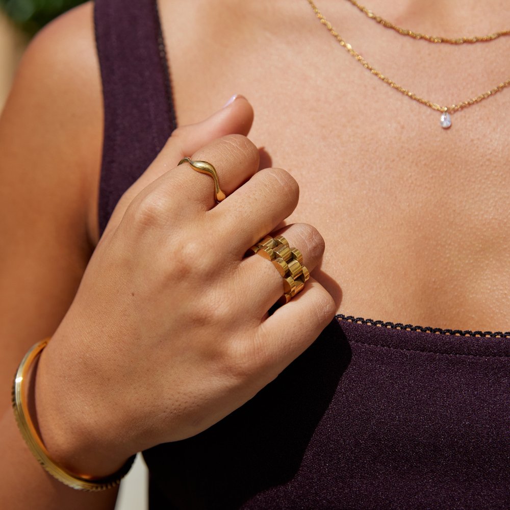 Tarah – Anillo ola de oro de 18K