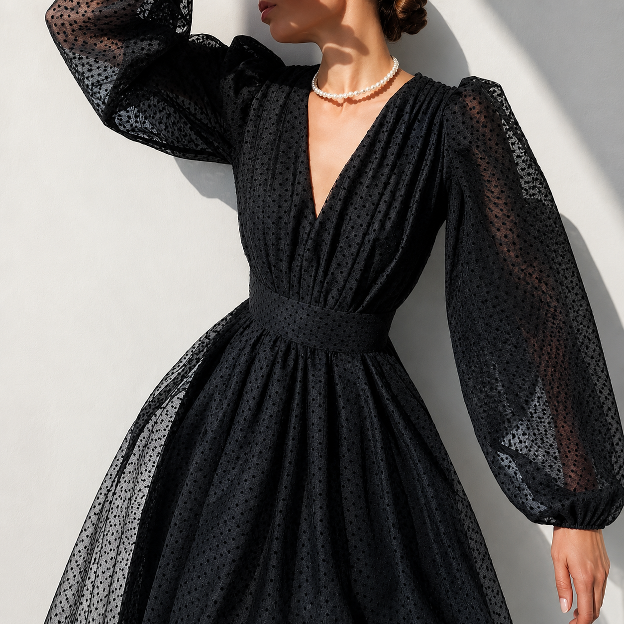Emina - Vestido Elegante de Manga Larga con Cuello en V