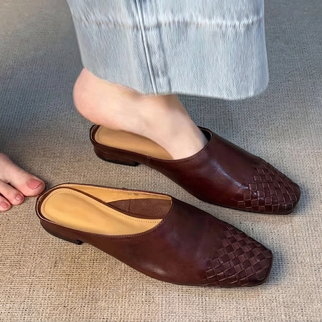 Nora - Sandalias Tejidas de Punta Cerrada Estilosas