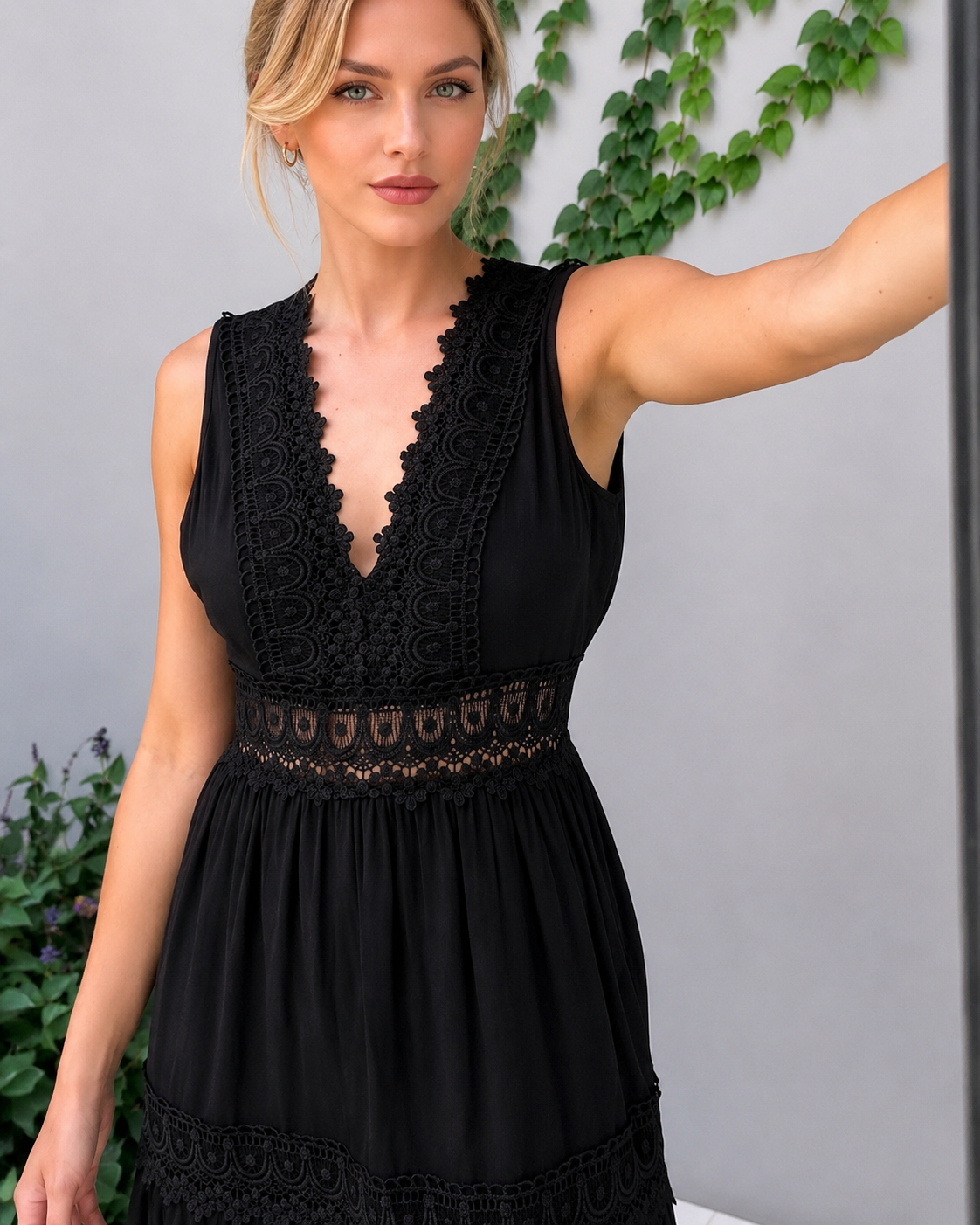 Shaquira - Vestido Elegante con Cuello en V