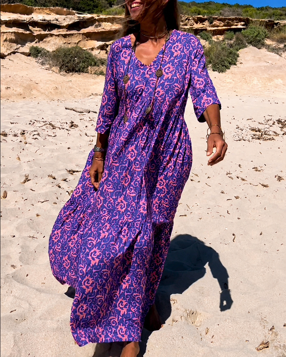 Lucienne - Vestido de Moda con Cuello en V
