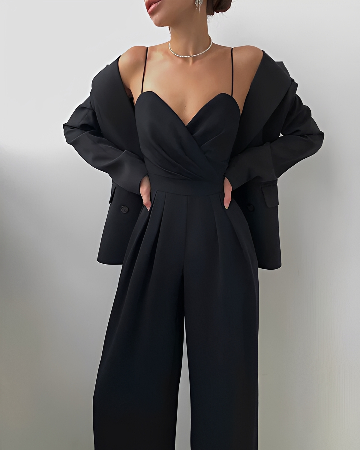 Rebecca - Mono Elegante y Chic