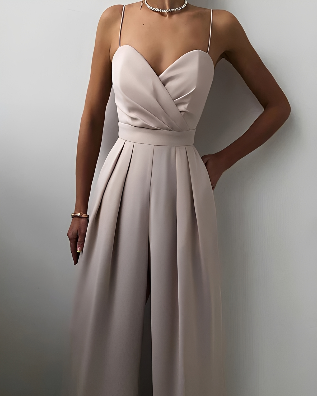 Rebecca - Mono Elegante y Chic