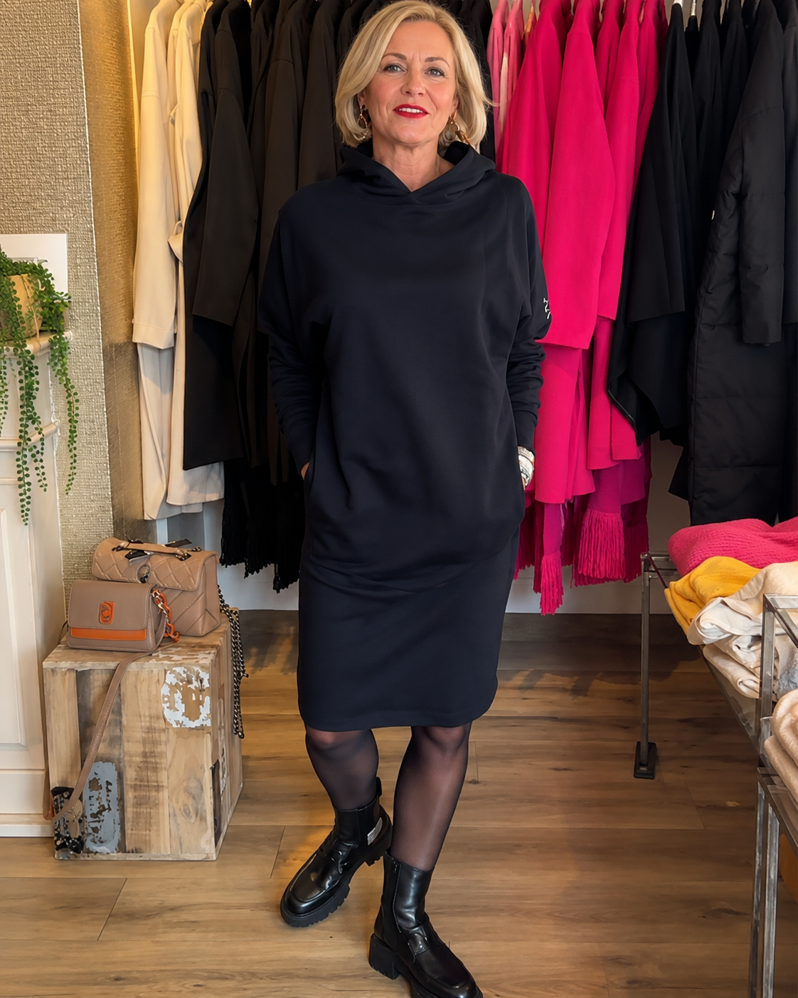 Annette - Vestido Elegante con Capucha