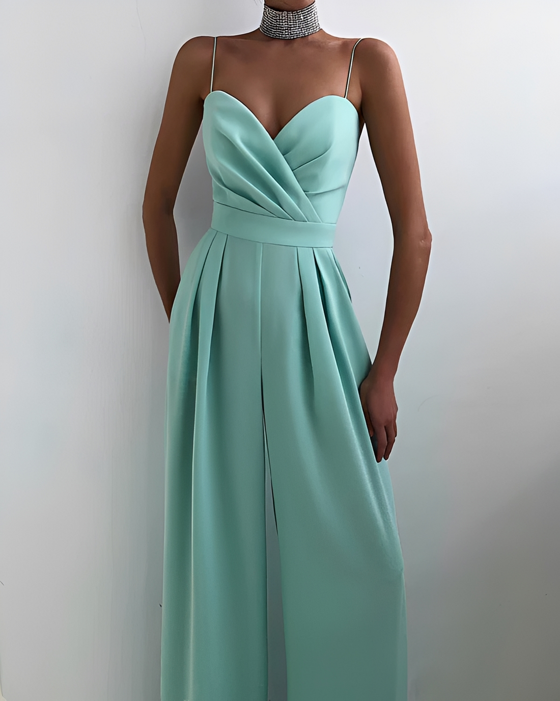 Rebecca - Mono Elegante y Chic