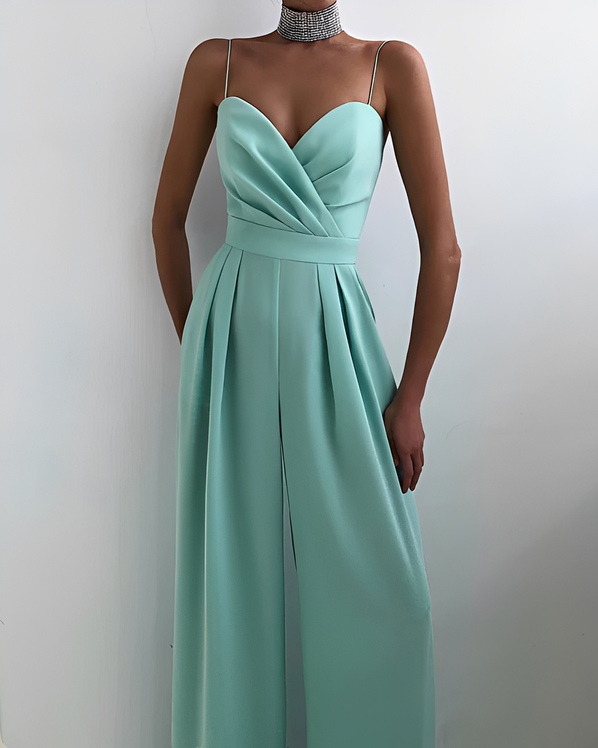 Rebecca - Mono Elegante y Chic