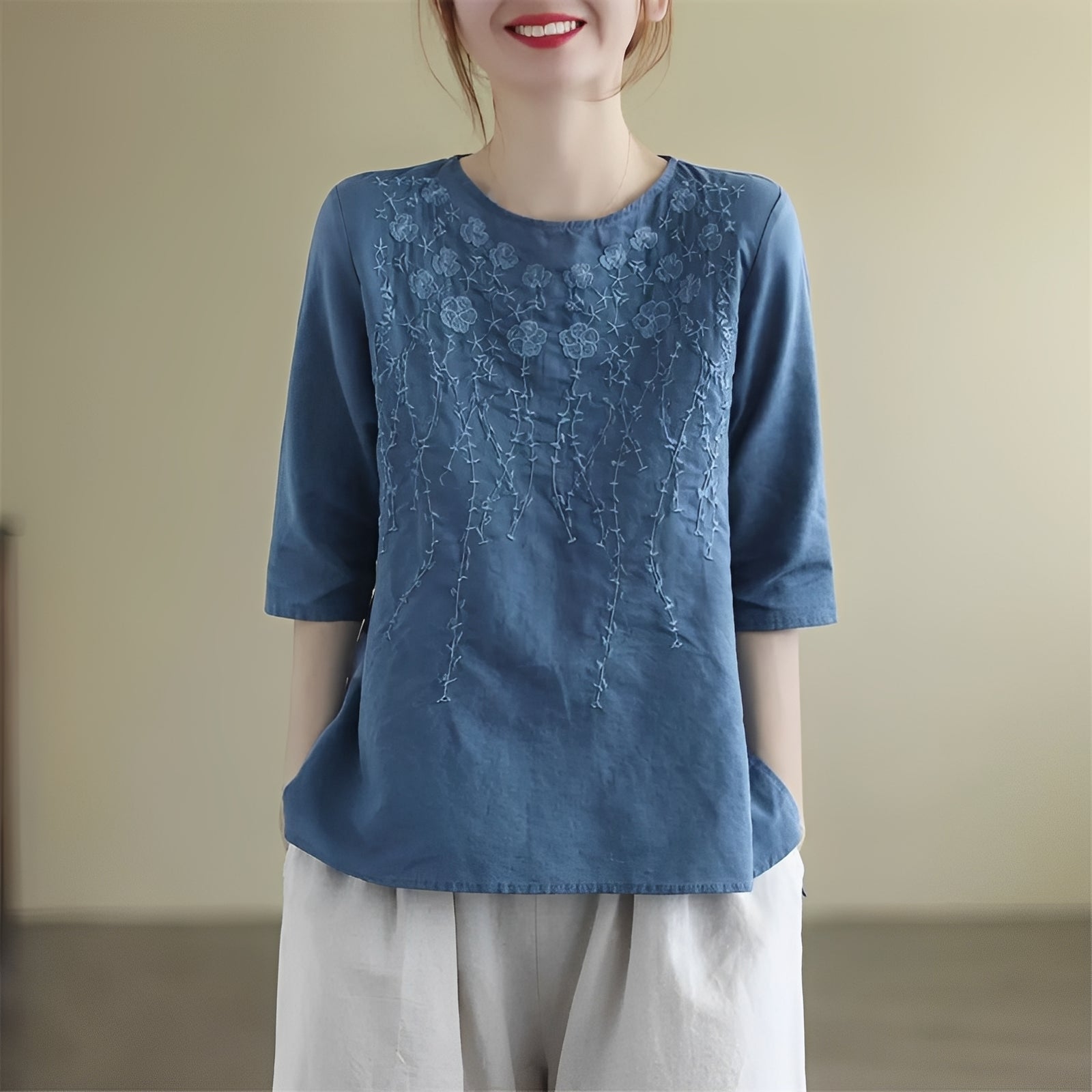 Amelia - Elegantes blusas bordadas con mangas a media para mujeres