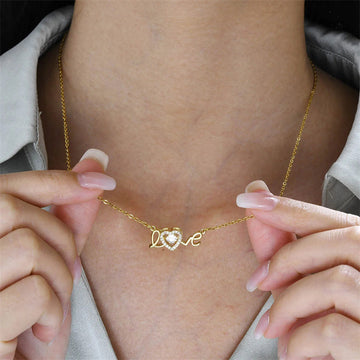 Love Spelled - Collar con colgante de amor