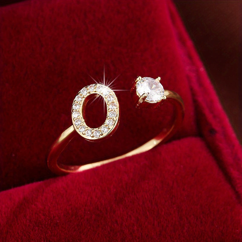 Nova – Anillo abierto moderno con inicial y circonitas