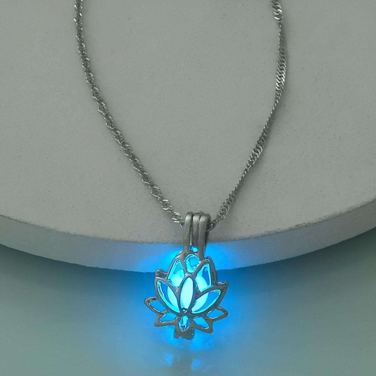 Mathina – flor de loto brillante