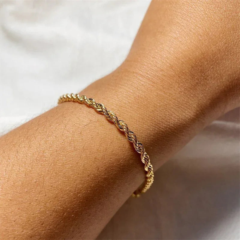 Gigi – Pulsera de eslabones de cuerda dorada elegante