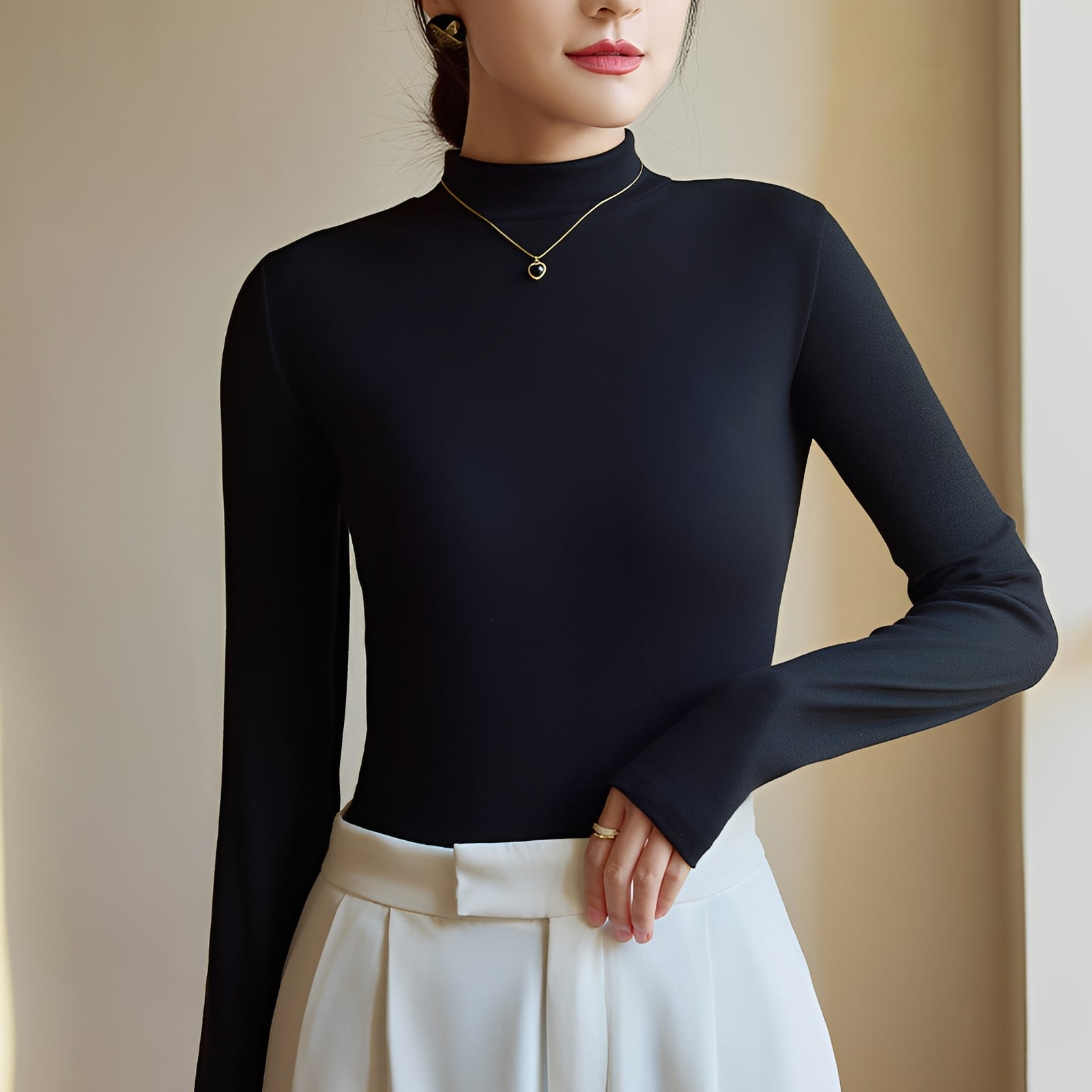 Antonette - Top elegante de cuello alto