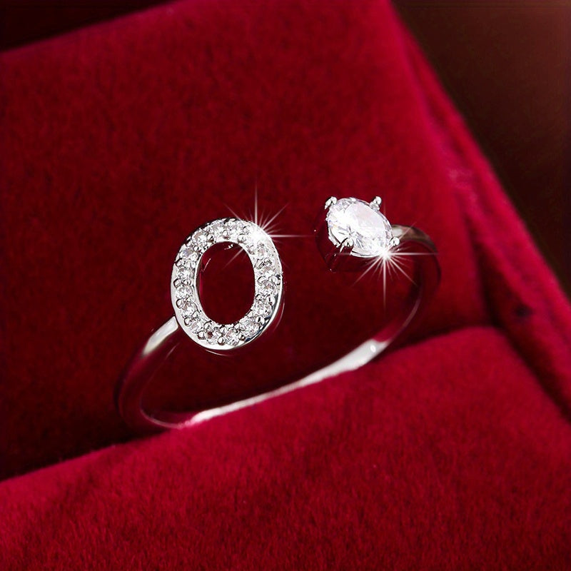 Nova – Anillo abierto moderno con inicial y circonitas