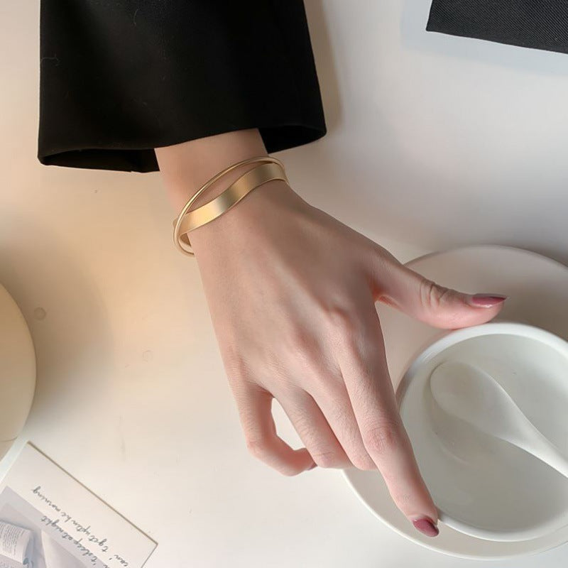 Liora – Pulsera minimalista radiante