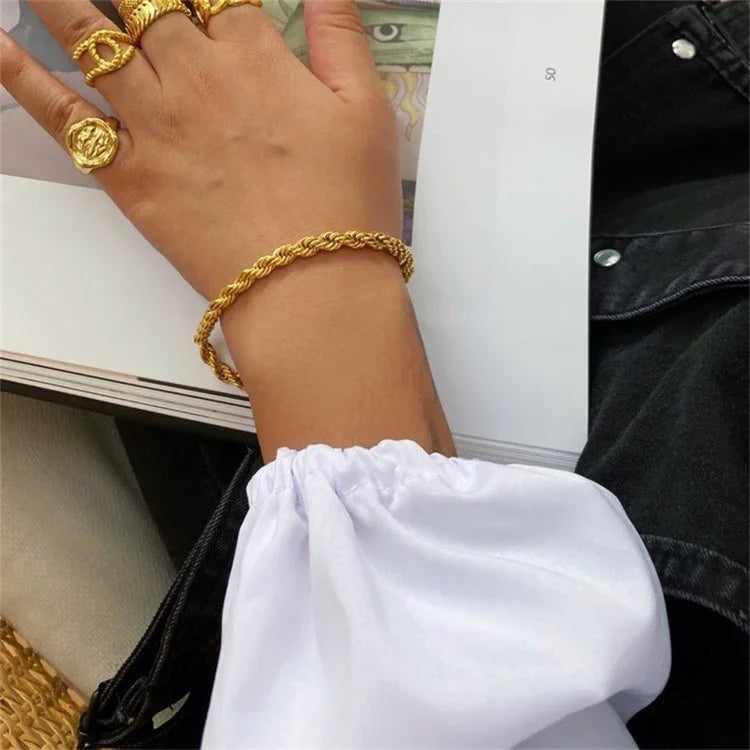 Gigi – Pulsera de eslabones de cuerda dorada elegante