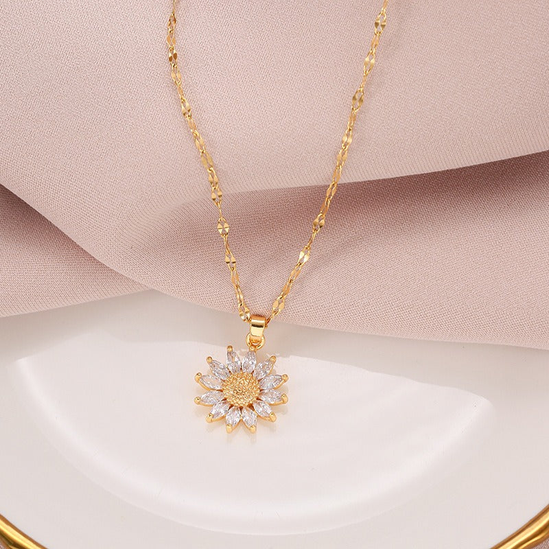 Jennie – Collar de Girasol de Cristal y Acabado Dorado