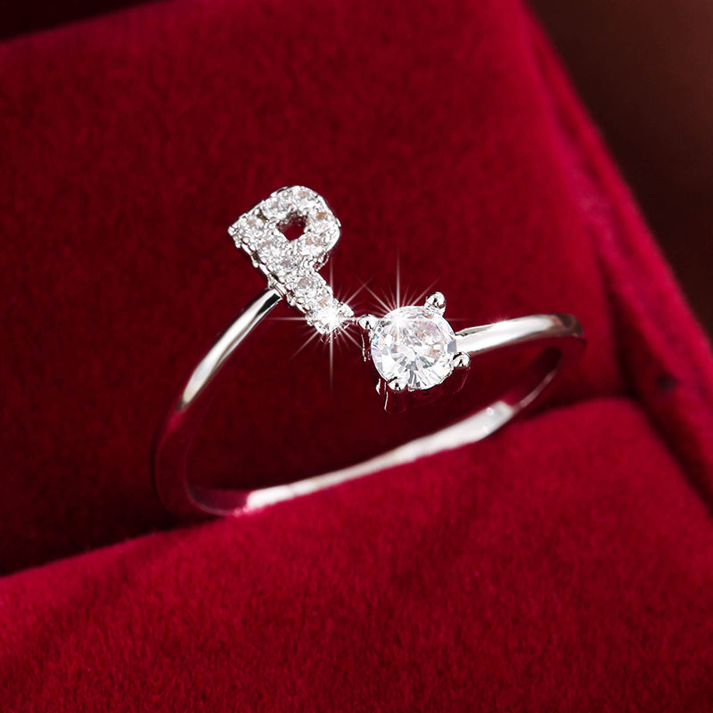 Nova – Anillo abierto moderno con inicial y circonitas