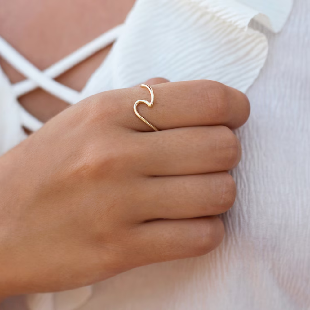 Anillo minimalista de ola del mar - anillo de plata en forma de ola