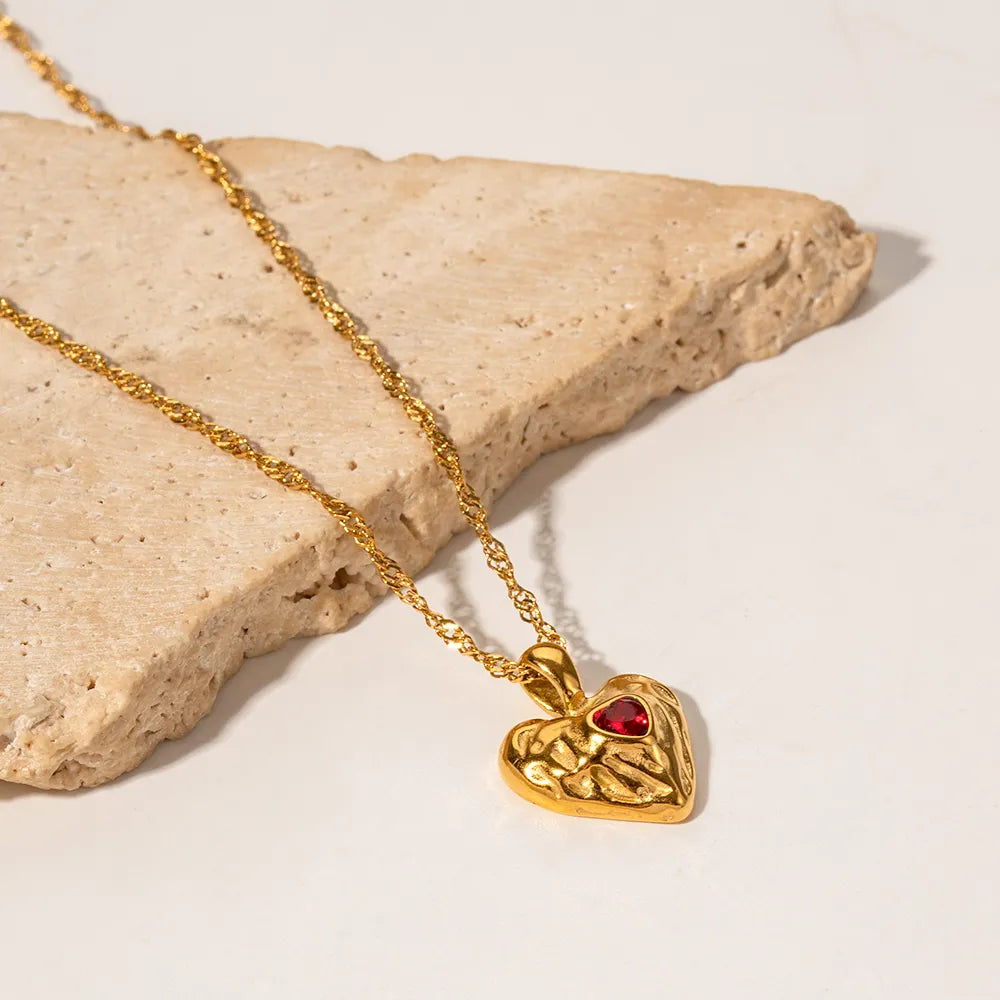 Vesper - Collar de Corazón Rojo en Oro