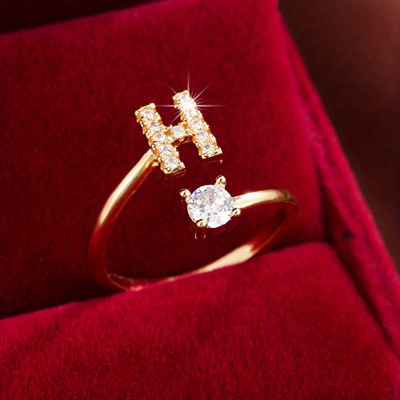 Nova – Anillo abierto moderno con inicial y circonitas