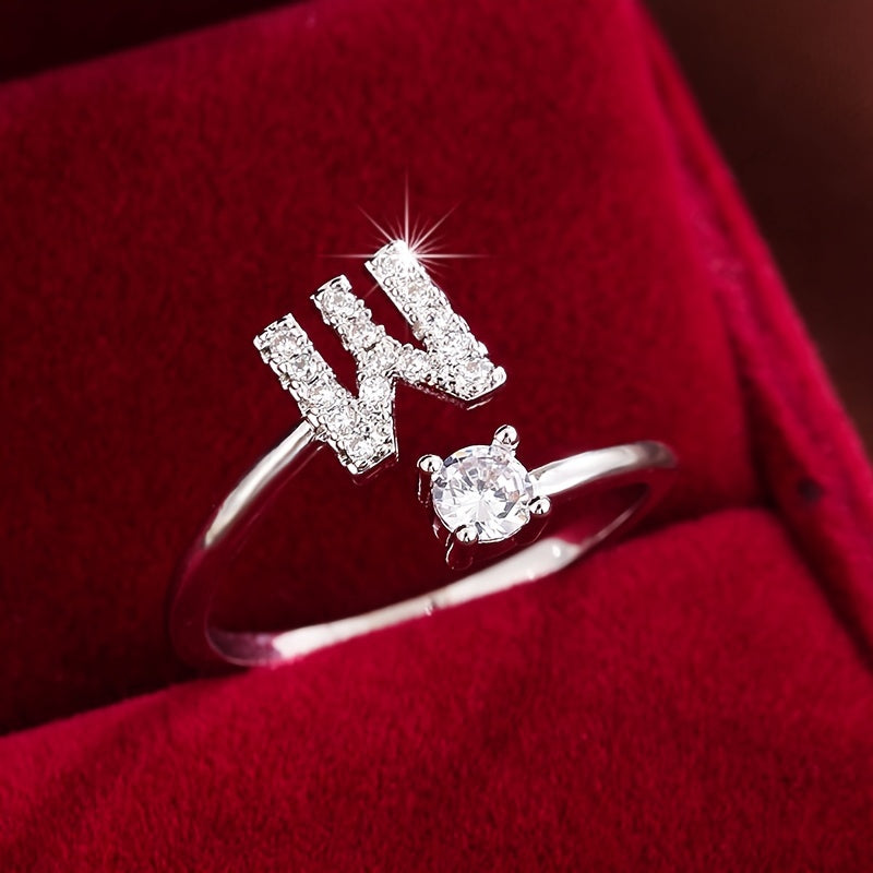 Nova – Anillo abierto moderno con inicial y circonitas