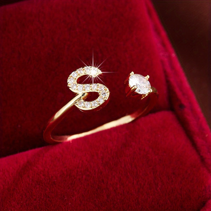 Nova – Anillo abierto moderno con inicial y circonitas