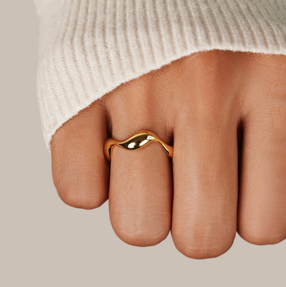 Tarah – Anillo ola de oro de 18K