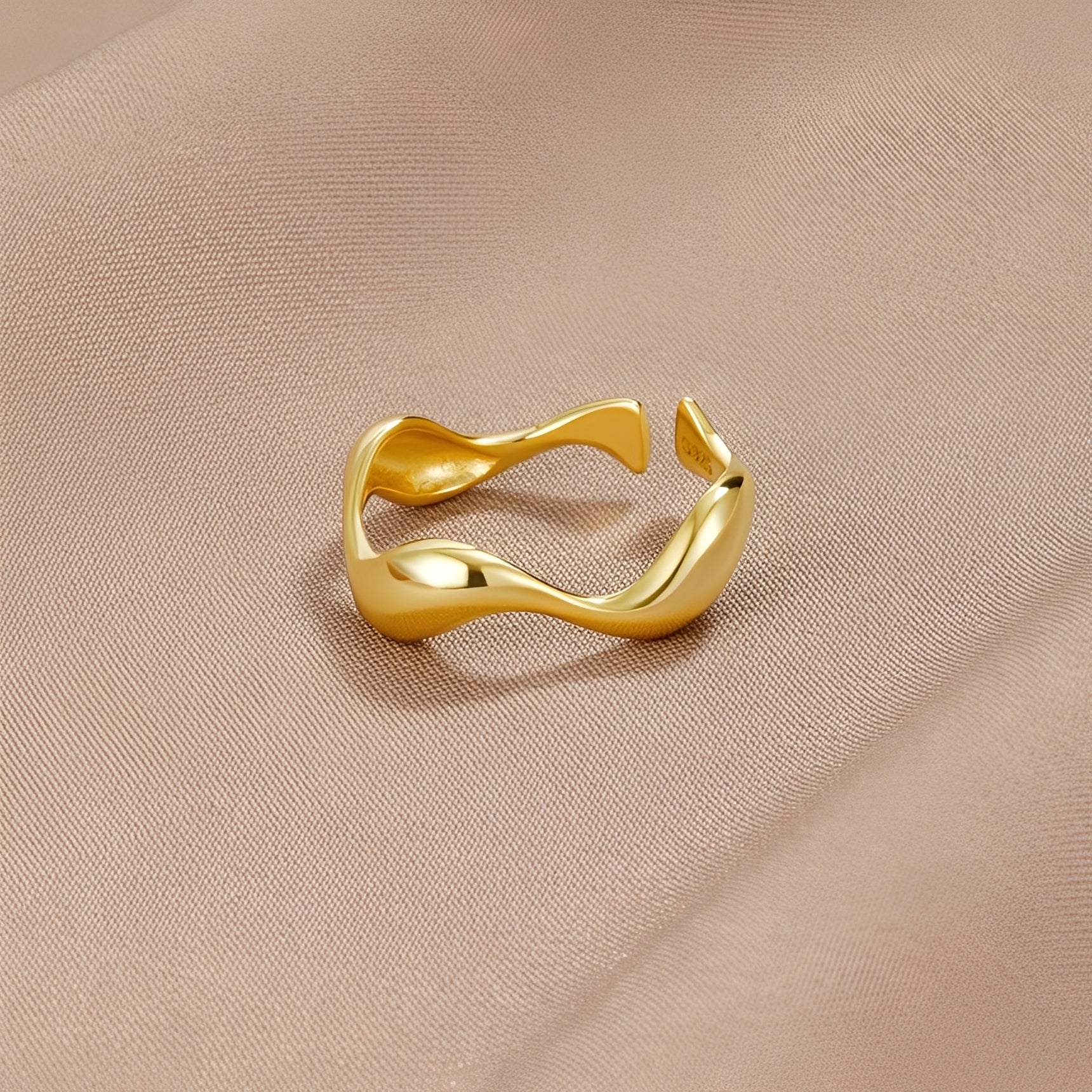 Tarah – Anillo ola de oro de 18K