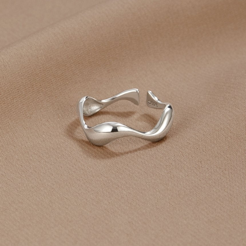 Ondine – Anillo Ondulado Minimalista