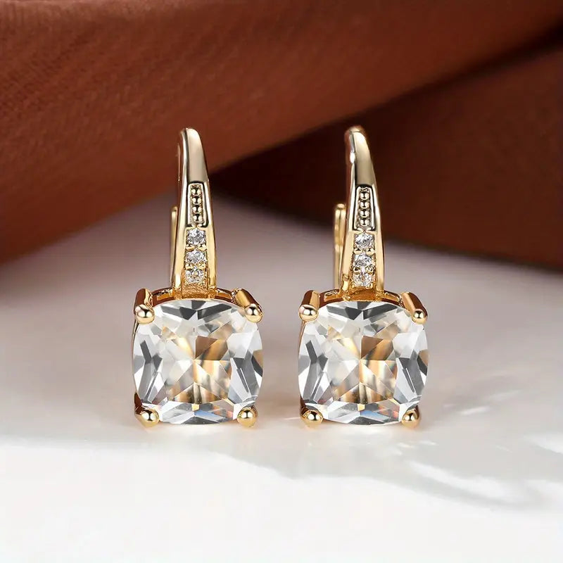 Claudine – Aros dorados con zafiro místico