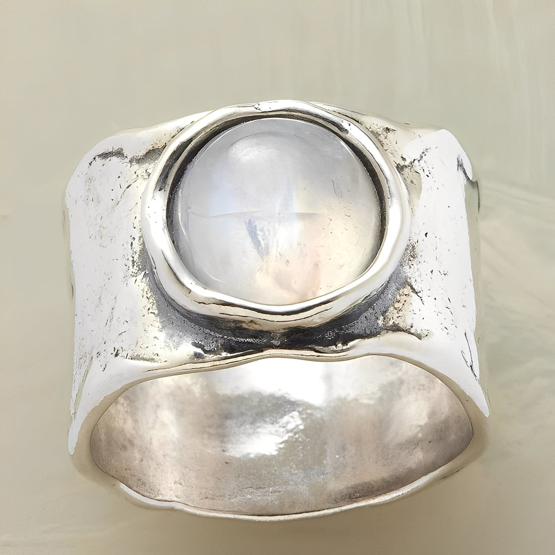 Helga – Anillo de plata y piedra lunar