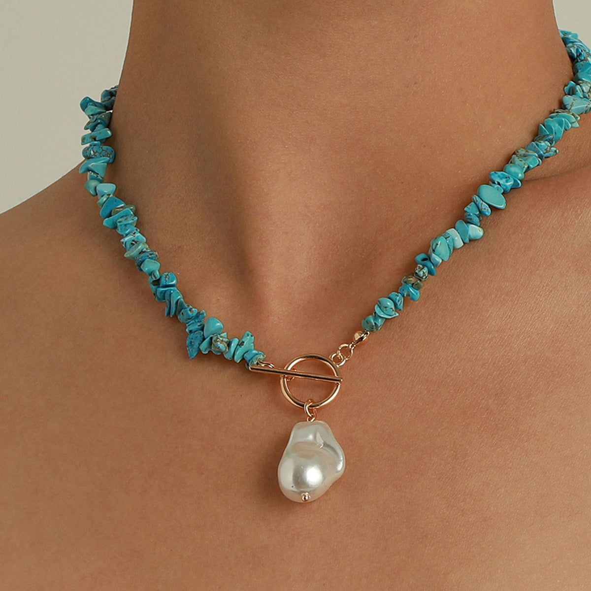 Dione – Collar de perlas y turquesa refinado