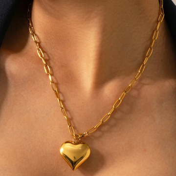 Babette – Collar de clip de papel dorado con corazones dorados