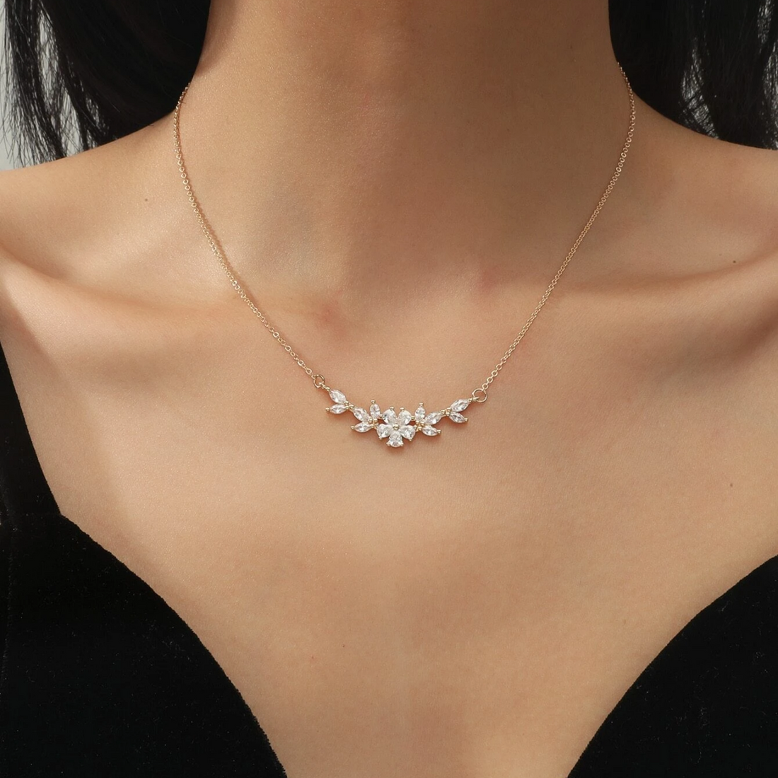 Collar con encanto de flor - Collar de pétalos de circonita