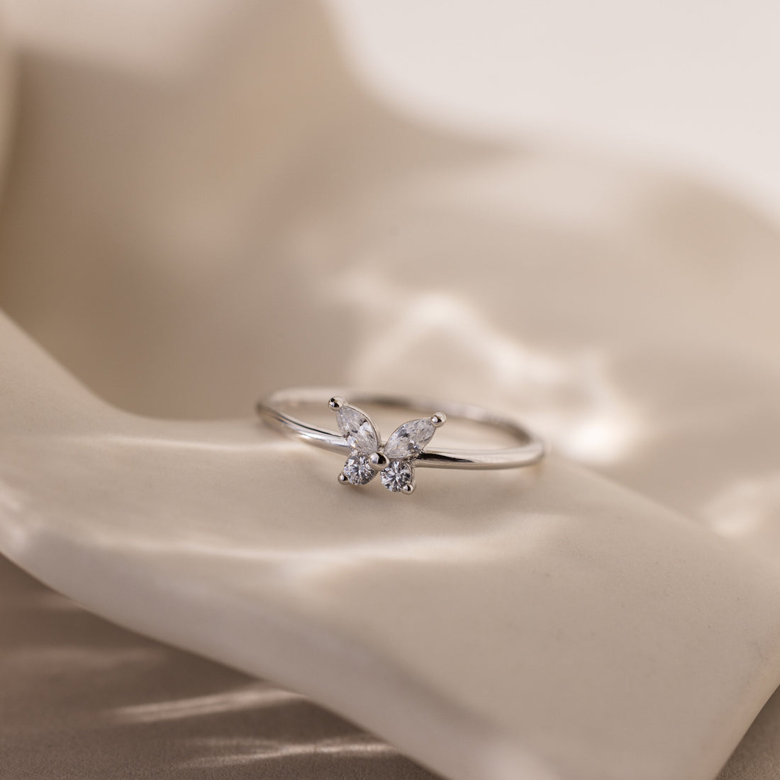 Mariposa – Anillo elegante