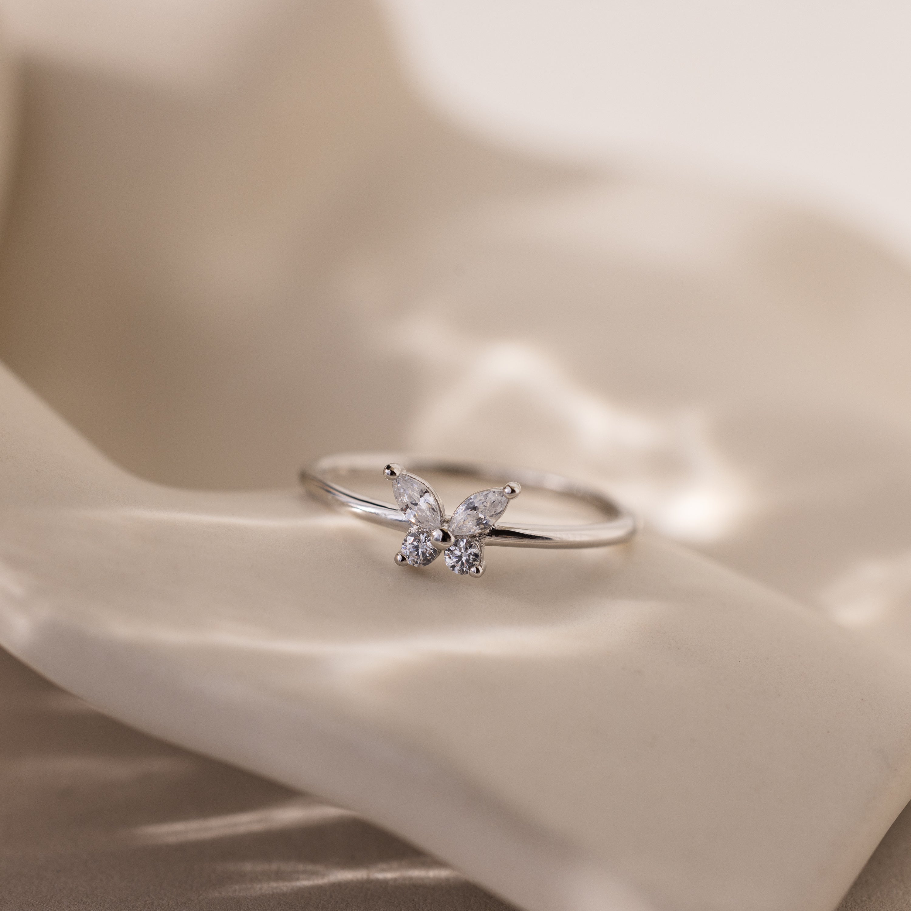 Mariposa – Elegante anillo de diamantes