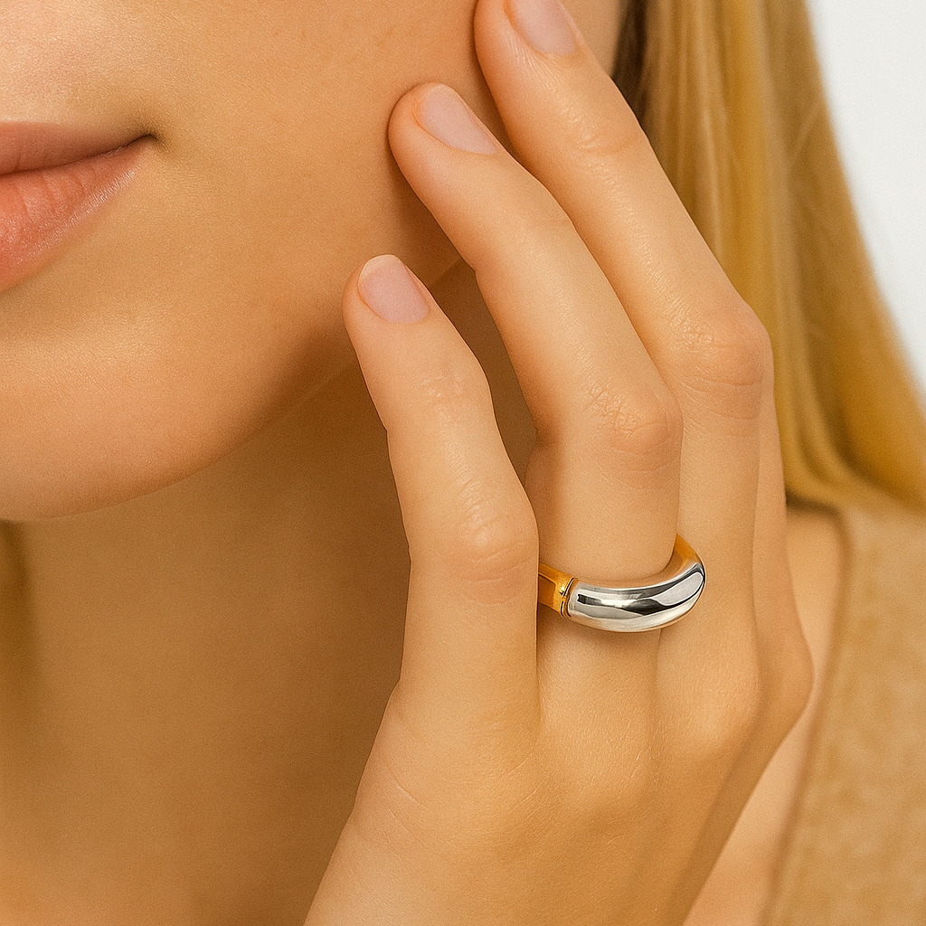 Ciela – Anillo Bicolor de Acero de Titanio Baño de Oro 18K