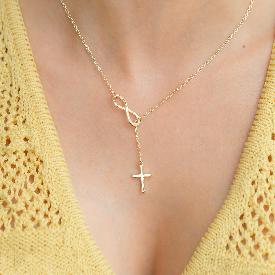 Yuna – Collar con colgante de cruz infinita