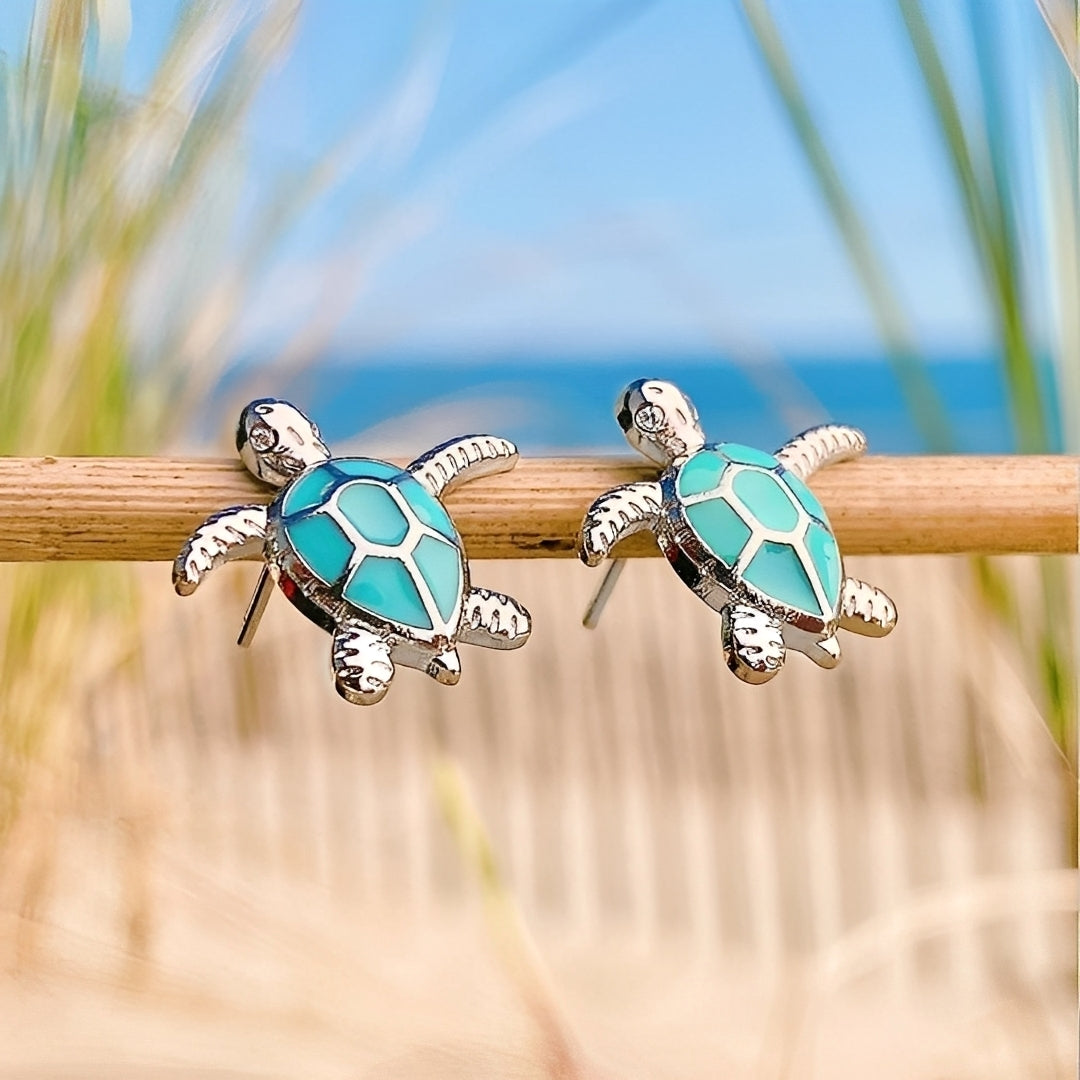 Marina – Ohrringe con tortuga marina de plata con opal