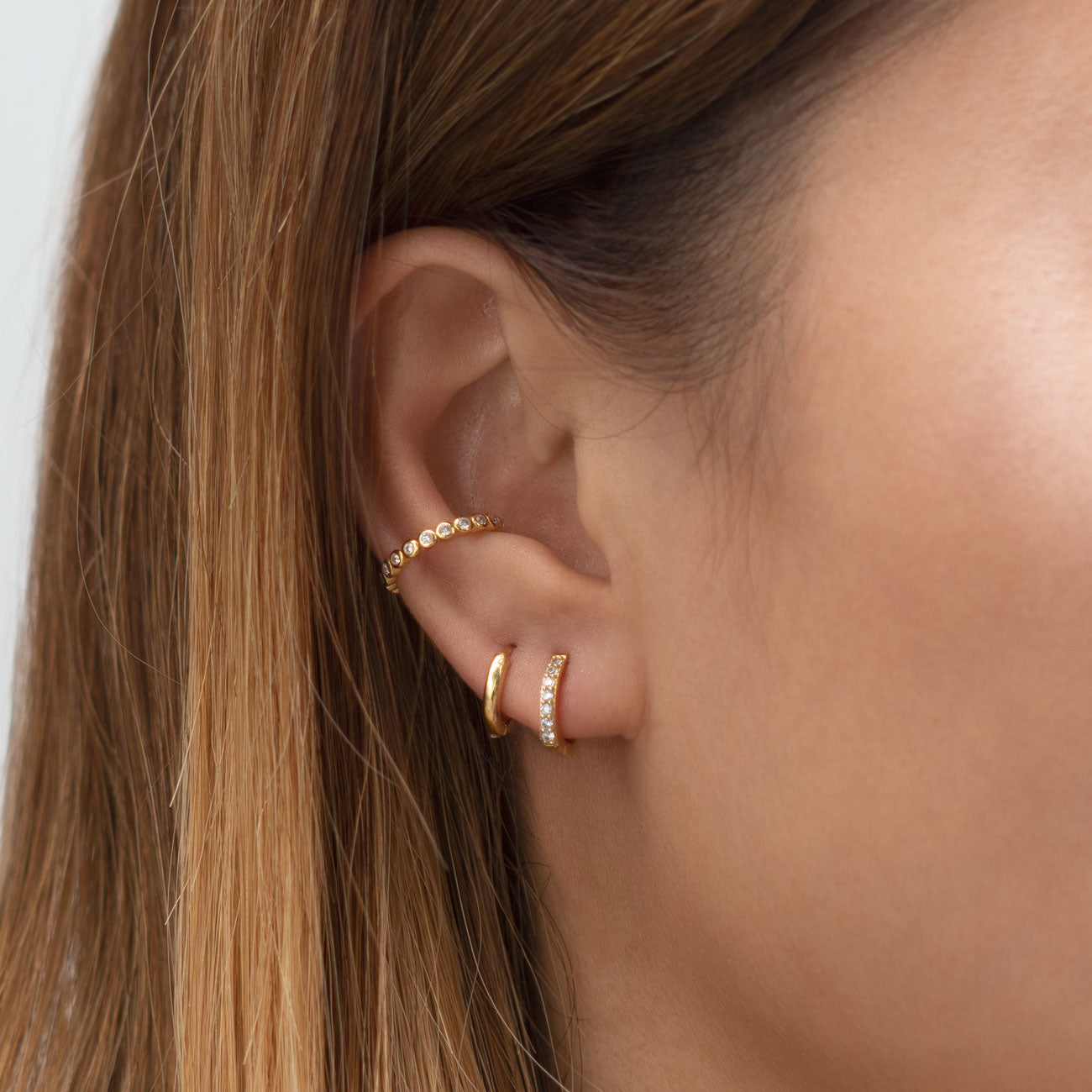 Pave - Pendientes Huggie de Circonitas