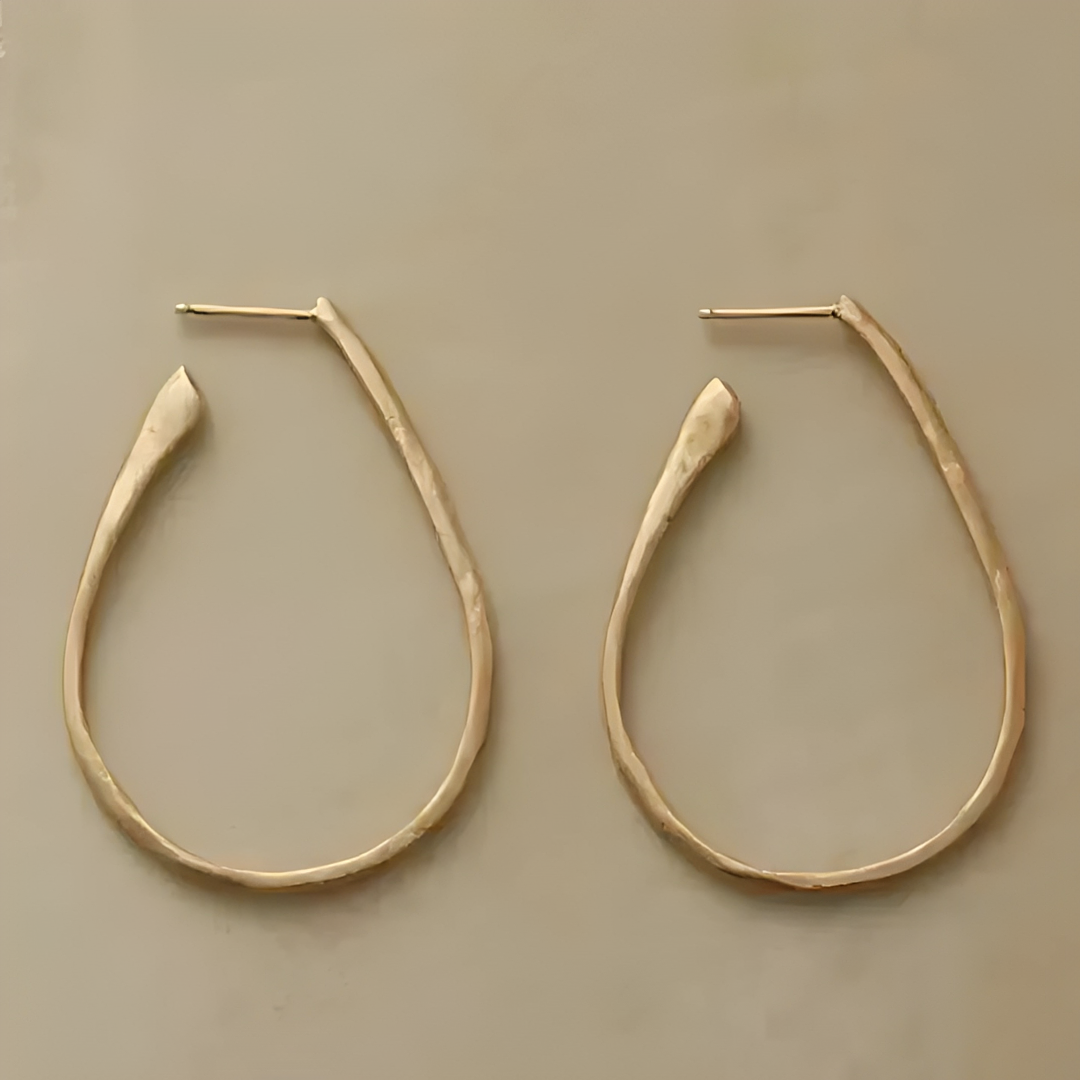 Livia – Aros Elegantes de Oro Vintage