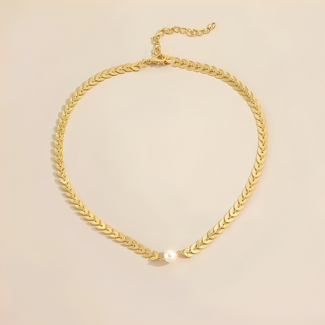 Aria – Collar Romano de Oro y Perla Elegante
