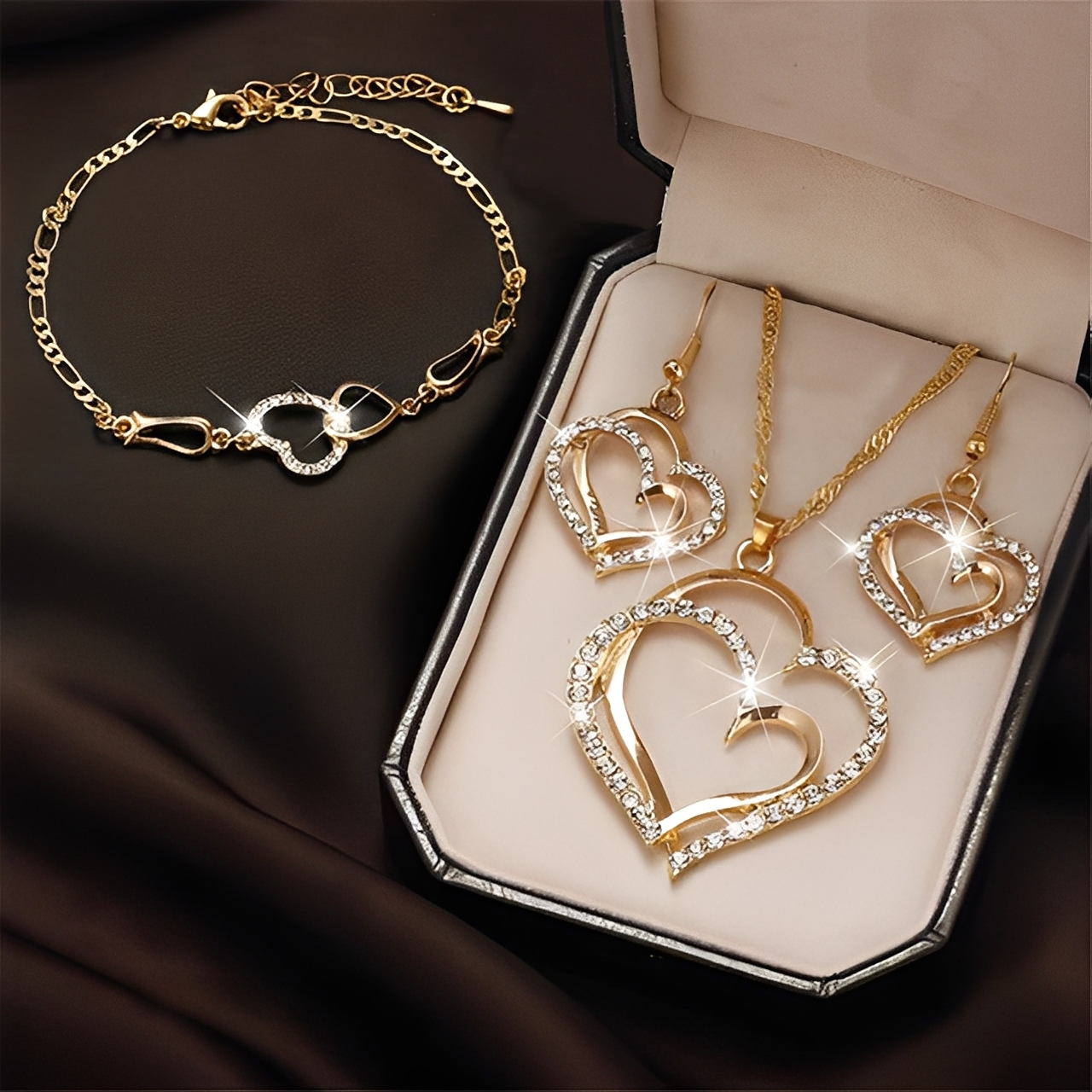 Celia – Conjunto Collar & Pendientes Romántico en Oro