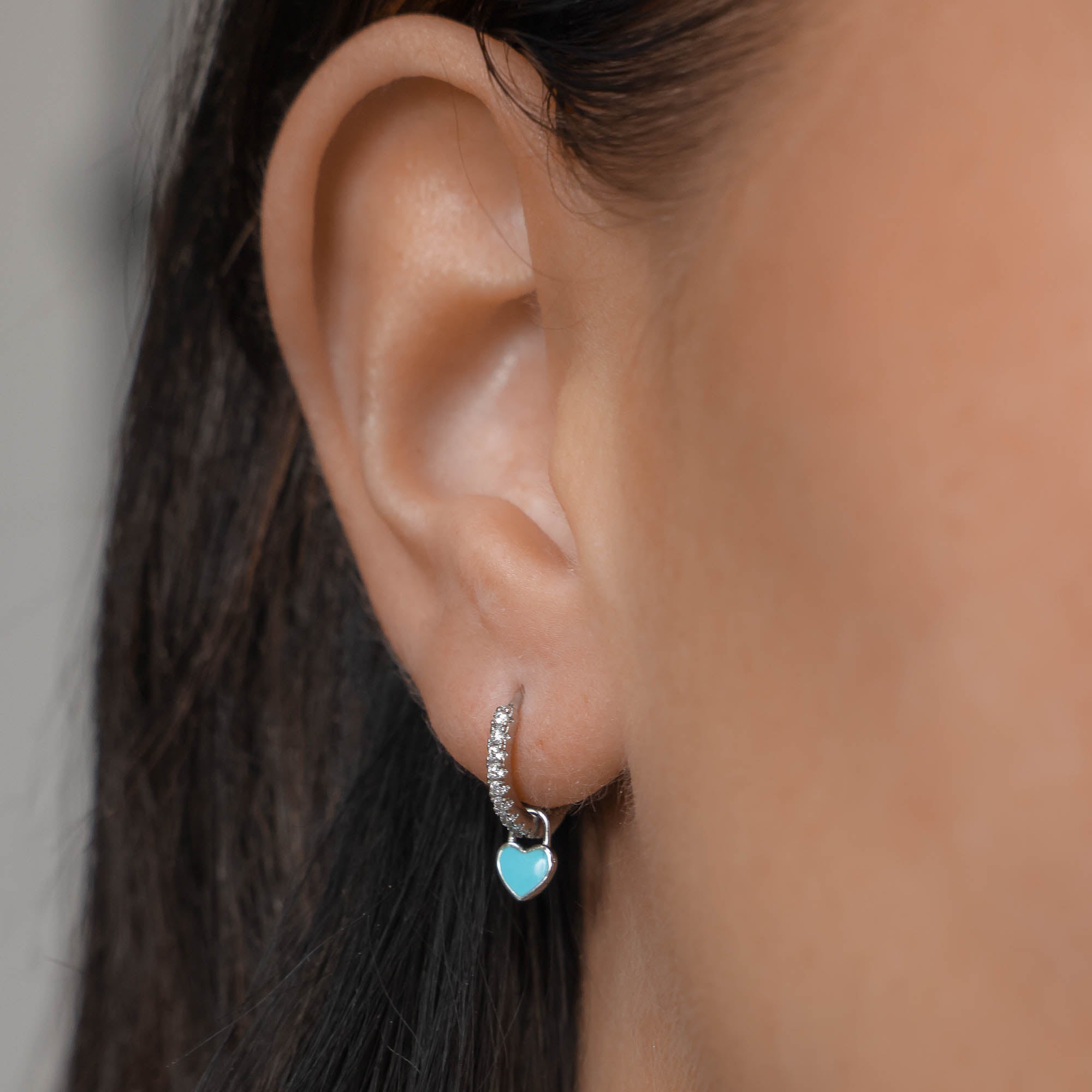 Gabby – Pendientes huggies en forma de corazón