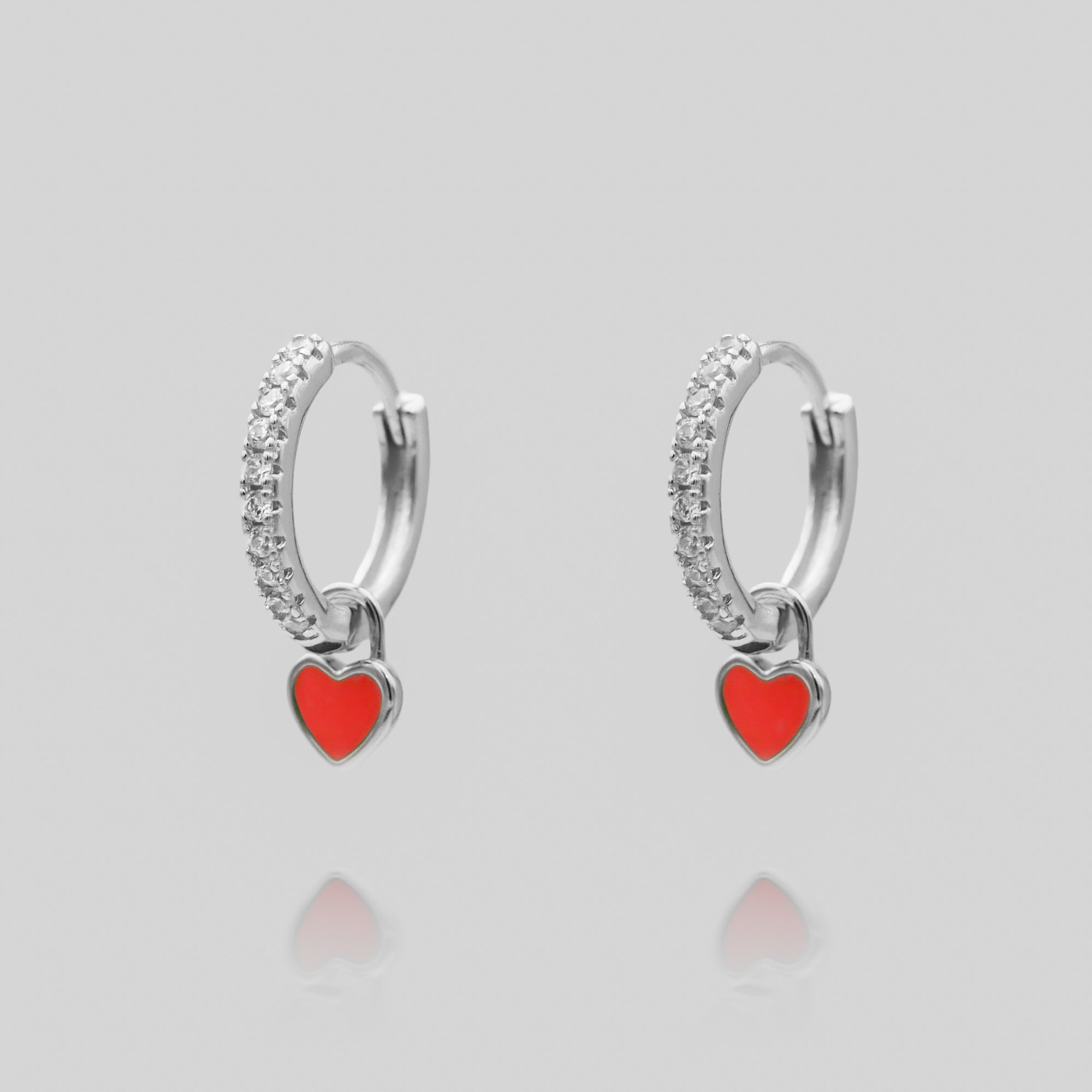 Gabby – Pendientes huggies en forma de corazón