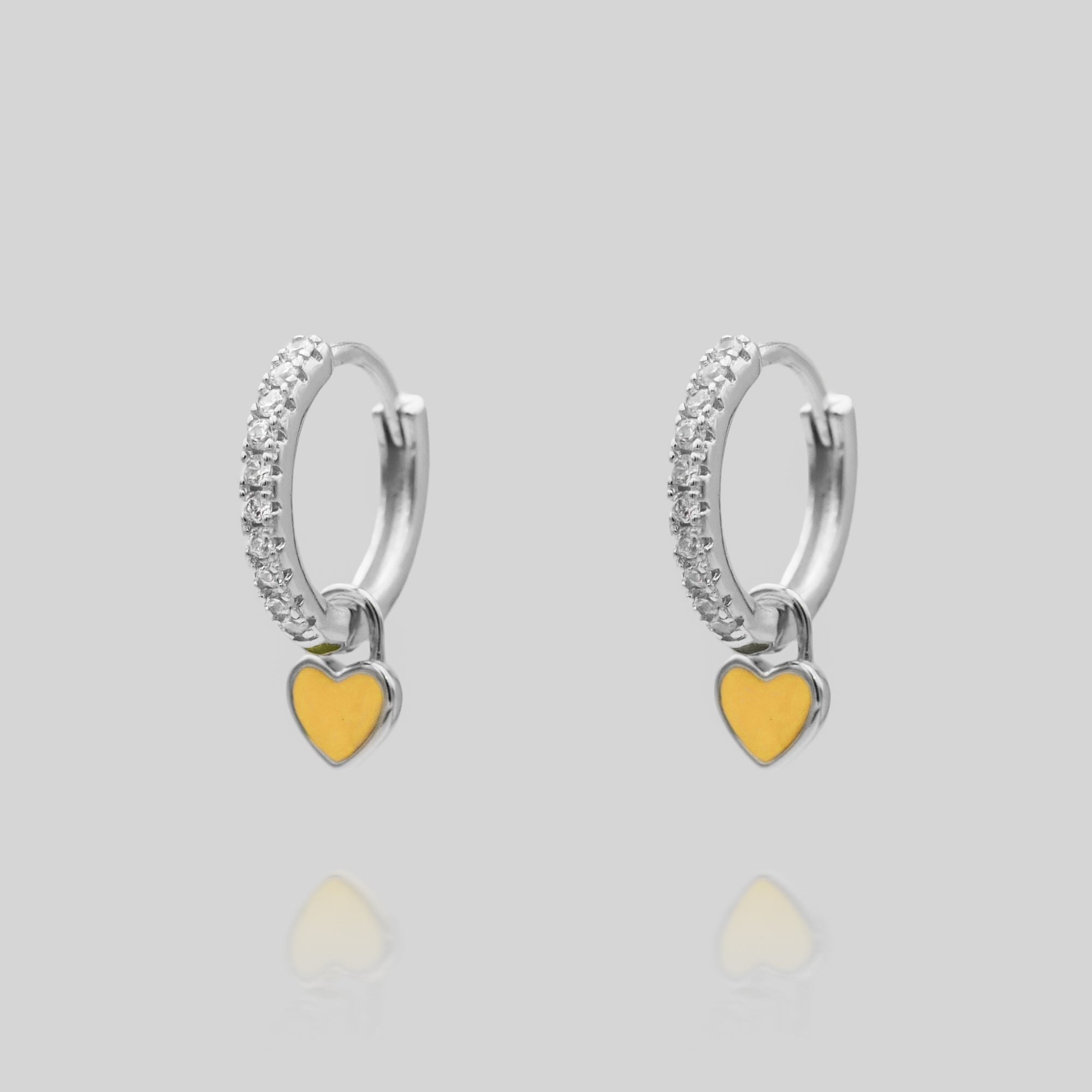 Gabby – Pendientes huggies en forma de corazón